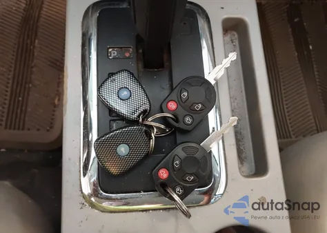 2010 Ford Escape Xlt z USA, uszkodzony, nr VIN 1FMCU9DGXAKD26418